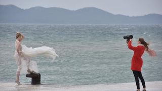 Tijekom snimanja reklamne kampanje valovi doslovno “okupali” manekenku na zadarskoj rivi