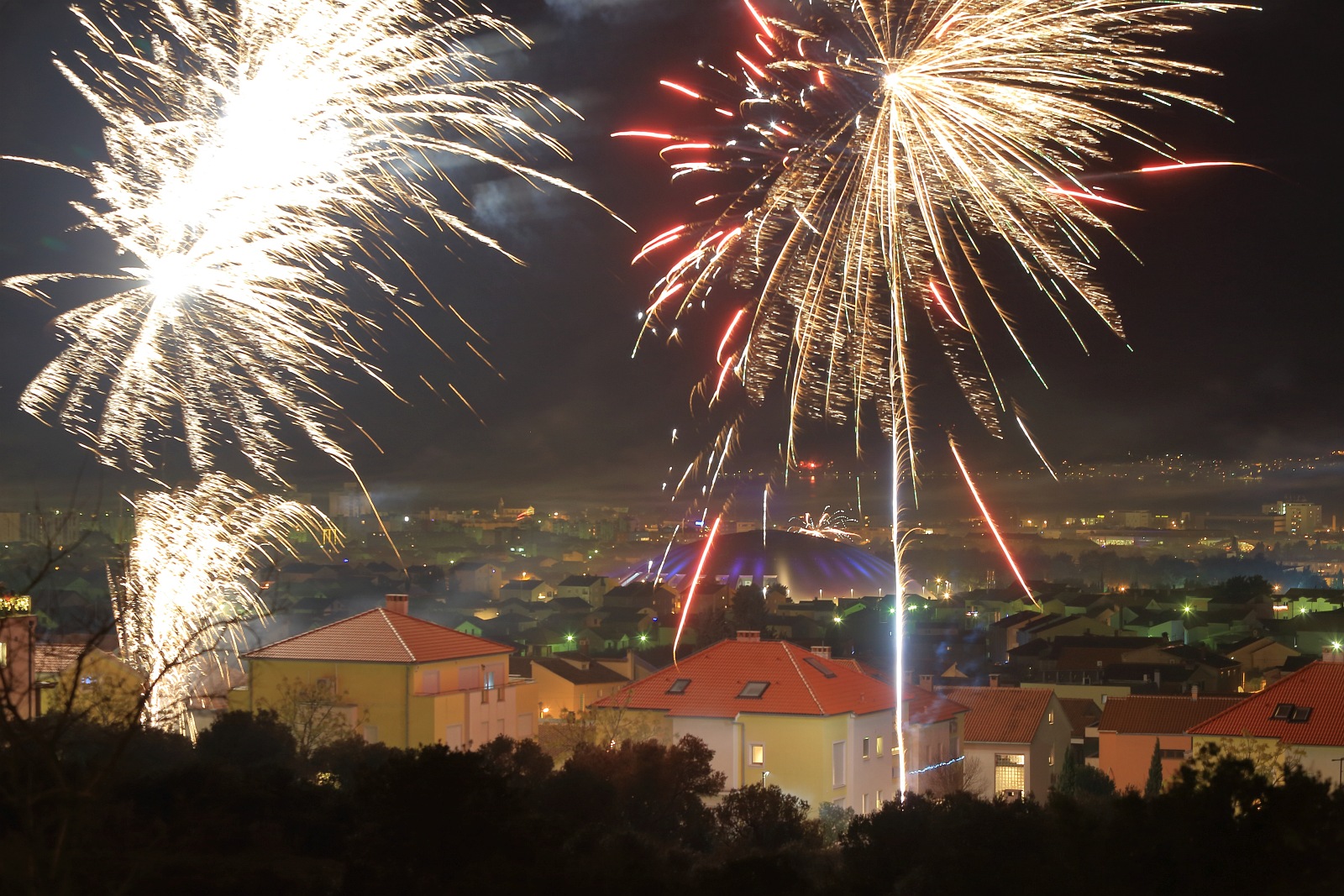 Zadarski doček Nove godine uz veliki vatromet Zadarski doček Nove godine uz veliki vatromet