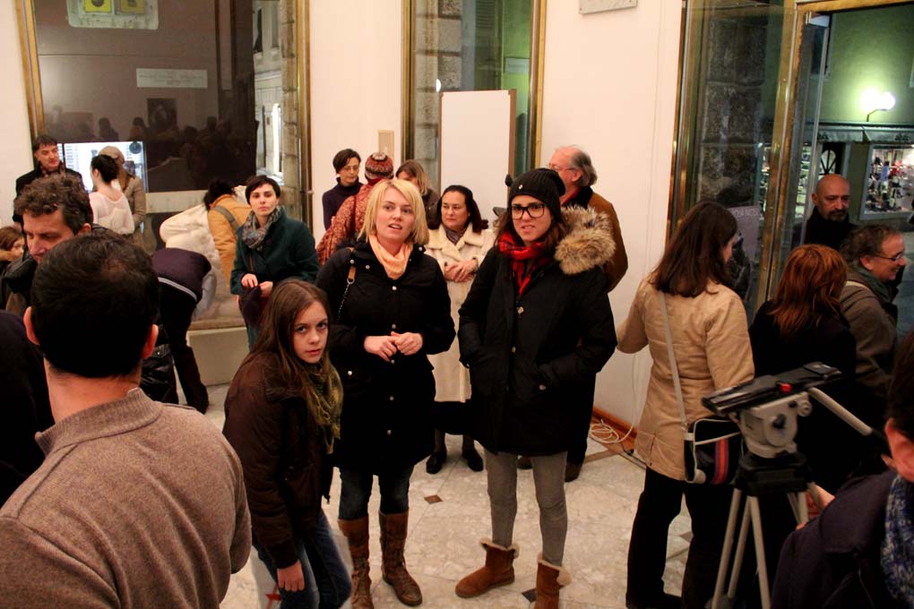 Glazbeno-plesni performans “Ona koja nosi”, foto: Iva Perinčić Glazbeno-plesni performans “Ona koja nosi”, foto: Iva Perinčić