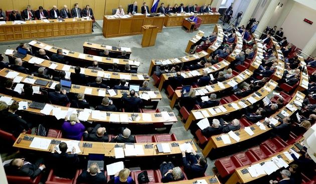 Zagreb – Usvajanjem dnevnog reda i aktualnim prijepodnevom pocela je 15. sjednica Sabora RH. Photo: Patrik Macek/PIXSELL Autor  Patrik Macek/PIXSELL Ključne riječi  klupa, klupe, saborski zastupnici, aktualno prijepodne, saborska klupa, Sabor RH,