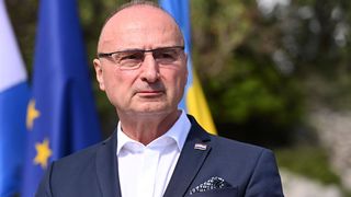 Grlić Radman i veleposlanik Ukrajine posadili maslinu u Perivoju mira