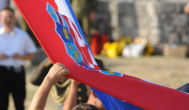 05.08.2013., Knin – Podizanjem Hrvatske zastave na kninskoj tvrdjavi zapocela proslava 18.obljetnice vojno redarstvene akcije oluja, Dana pobjede i domovinske zahvalnosti kojoj je prisustvovao kompletan drzavni vrh na celu sa Predsjenikom RH Ivom Josipovi