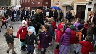 Sveta Luce oduševila mališane u gradu