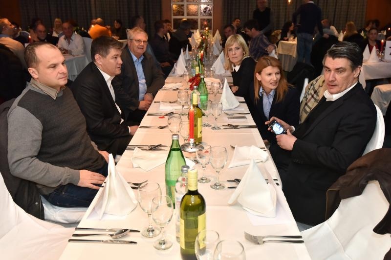 Drženje zadarskih SDP-ovaca u hotelu Kolovare. Foto: Dino Stanin/PIXSELL