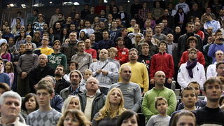 Osijek, 091210.
U osjeckoj dvorani Gradski vrt odigrat ce se humanitarni teniski spektakl, odnosno dvoboj Gorana Ivanisevica i Ivana Ljubicica. Cilj cijele manifestacije je humanitarnog karaktera. Prikupljena sredstva ici ce za pomoc pri lijecenju hrvats Osijek, 091210.
U osjeckoj dvorani Gradski vrt odigrat ce se humanitarni teniski spektakl, odnosno dvoboj Gorana Ivanisevica i Ivana Ljubicica. Cilj cijele manifestacije je humanitarnog karaktera. Prikupljena sredstva ici ce za pomoc pri lijecenju hrvats