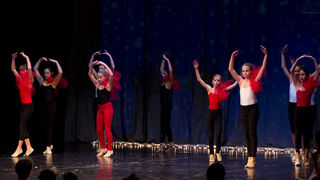 Plesna čestitka Zadarskog plesnog ansambla, Foto: Leo Banić Plesna čestitka Zadarskog plesnog ansambla, Foto: Leo Banić