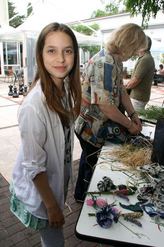 Danas je održana kreativna radionica za velike i male u organizaciji Dječjeg odjela Gradske knjižnice Zadar: izrada stručaka i jastučića od lavande od 10-12 h. Radionicu je vodila gospođa Jadranka Plantak. Foto by Lucija Juravic Danas je održana kreativna radionica za velike i male u organizaciji Dječjeg odjela Gradske knjižnice Zadar: izrada stručaka i jastučića od lavande od 10-12 h. Radionicu je vodila gospođa Jadranka Plantak. Foto by Lucija Juravic