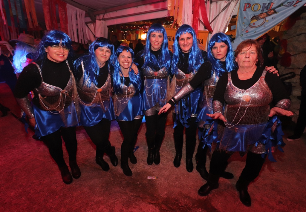 Cirkultura i Jasmin Stavros otvorili Maškare na Viru Cirkultura i Jasmin Stavros otvorili Maškare na Viru