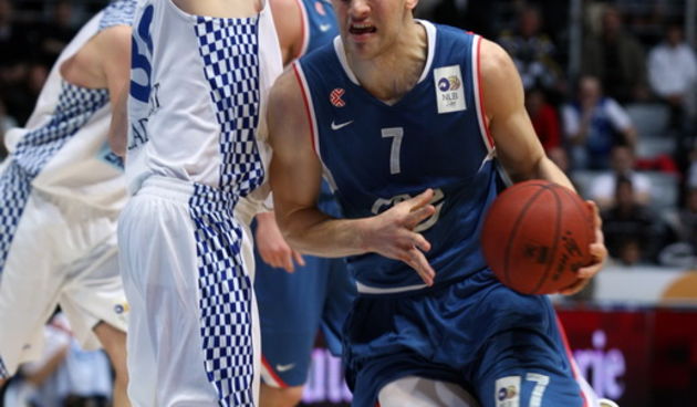 Zadar, 110410.
Dvorana Kresimira Cosica na Visnjiku.
Kosarkaska utakmica Lige za prvaka izmedju Zadra i CIbone.
Na fotografiji: Marko Car i Bojan Bogdanovic.
Foto: Vladimir Ivanov / CROPIX