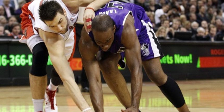 Toronto Raptors forward Andrea Bargnani (L) and Sacramento Kings forward Carl Landry // Reuters