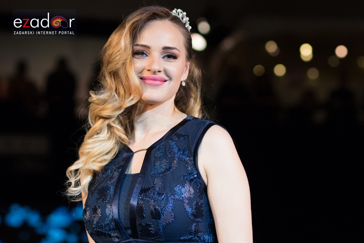 11. Festival vjenčanja: Modna revija vjenčanica i svečanih haljina te revija cvijeća i koncert Sandija Cenova 11. Festival vjenčanja: Modna revija vjenčanica i svečanih haljina te revija cvijeća i koncert Sandija Cenova