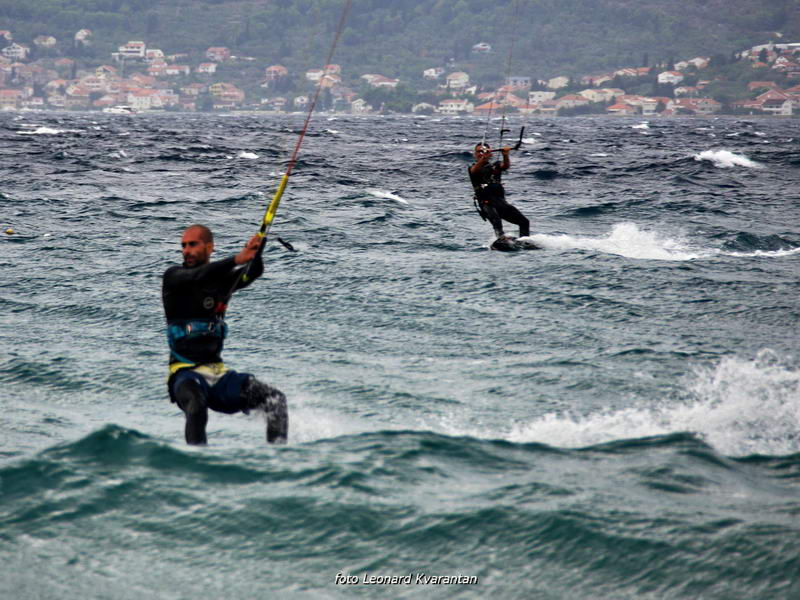Kiteri i surferi uživali u jakom jugu