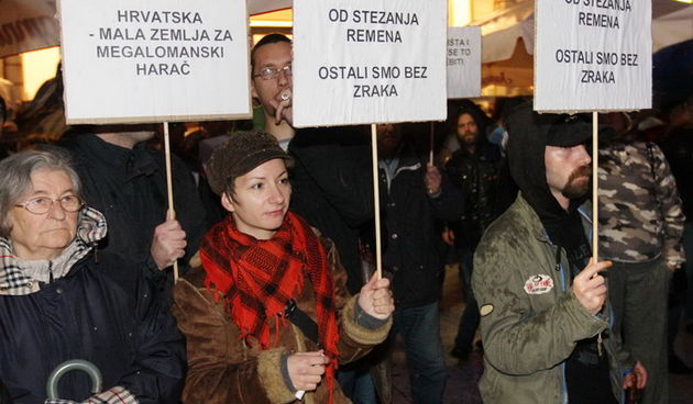Prosvjed “Stegnite vi svoj remen, bando lopovska!” na zadarskom Narodnom trgu, 5.12.2008.