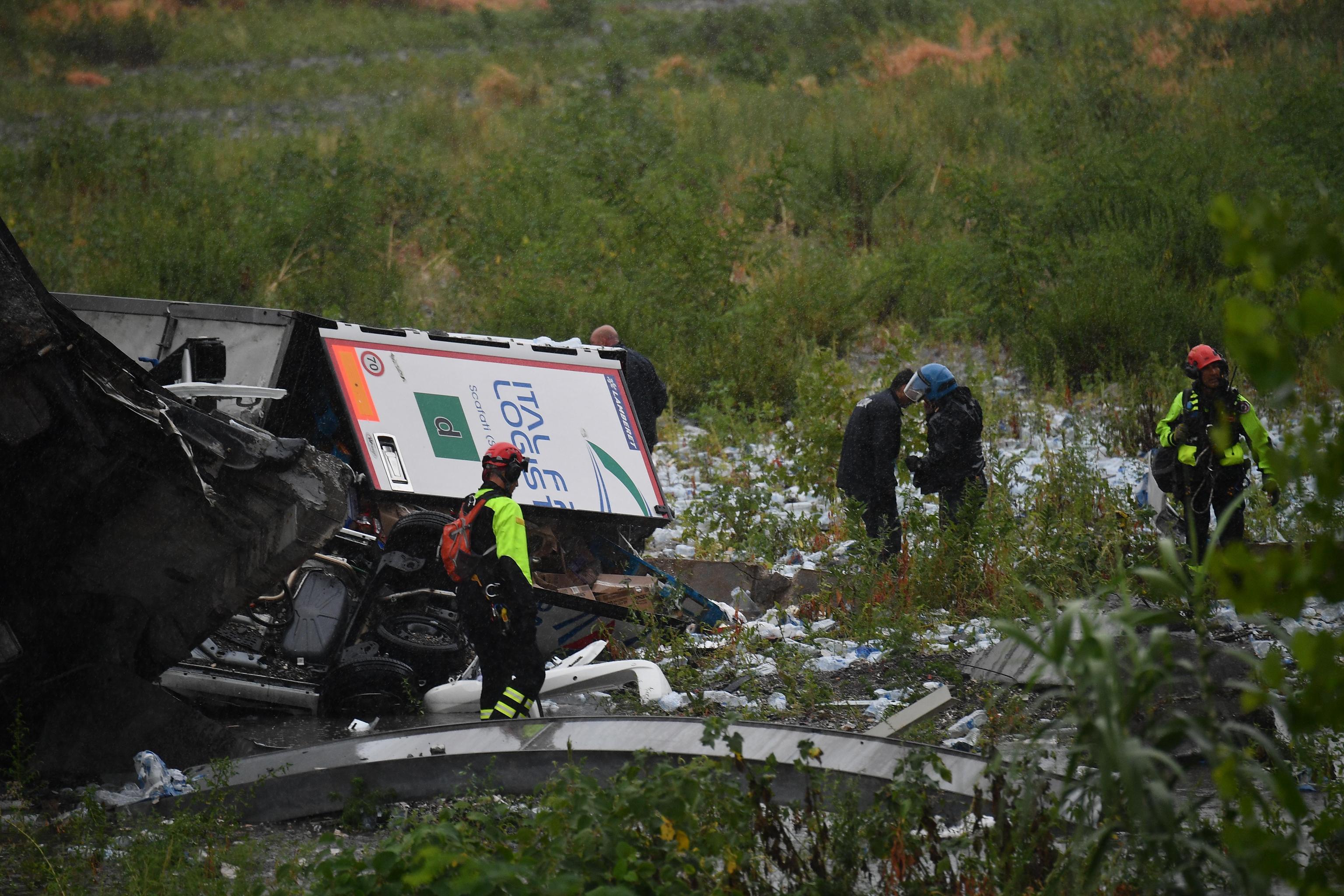 Urušio se nadvožnjak u Italiji Urušio se nadvožnjak u Italiji