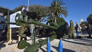 Otvorena izložba vojne opreme, oružja i vozila na zadarskoj rivi