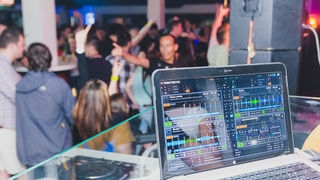 Siniša Vuco @ Hitch bar, 16.5.2015. (Foto: Ivan Toman)