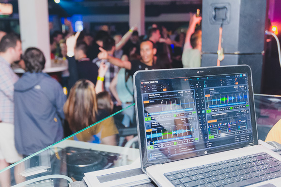 Siniša Vuco @ Hitch bar, 16.5.2015. (Foto: Ivan Toman)