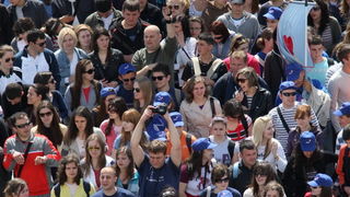 Zadar, 080510.
Zadar je domacin Susreta katolicke mladezi 2010. 
Susret ce trajati dva dana a u njemu ce sudjelovati preko 30.000 mladih iz Hrvatske i svijeta. 
Na slici: procesija s krizem od centra grada do sprtskog centra Visnjik gdje ce se sluziti mis