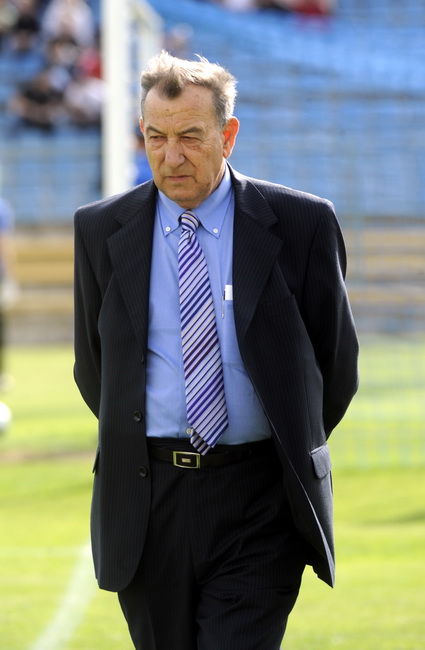 Split , 050510 .
Gradski stadion na Subicevcu .
Drugi susret zavrsnica Hrvatskog nogometnog kupa izmedju Sibenika i Hajduka u Sibeniku . Prvi susret odigran u Splitu zavrsio je pobjedom Hajduka od 2:1 .  Trener Hajduka Stanko Poklepovic .
 Foto : Paun Pau