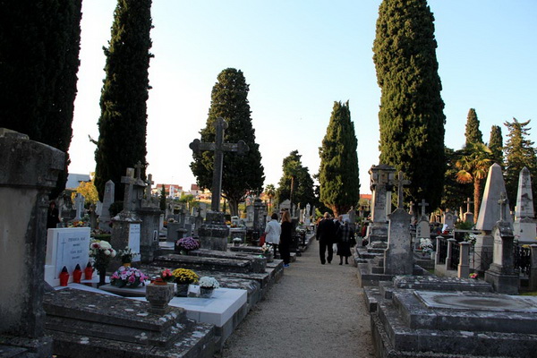 Blagdan Svih svetih na Gradskom groblju Zadar, Foto: Iva Perinčić Blagdan Svih svetih na Gradskom groblju Zadar, Foto: Iva Perinčić