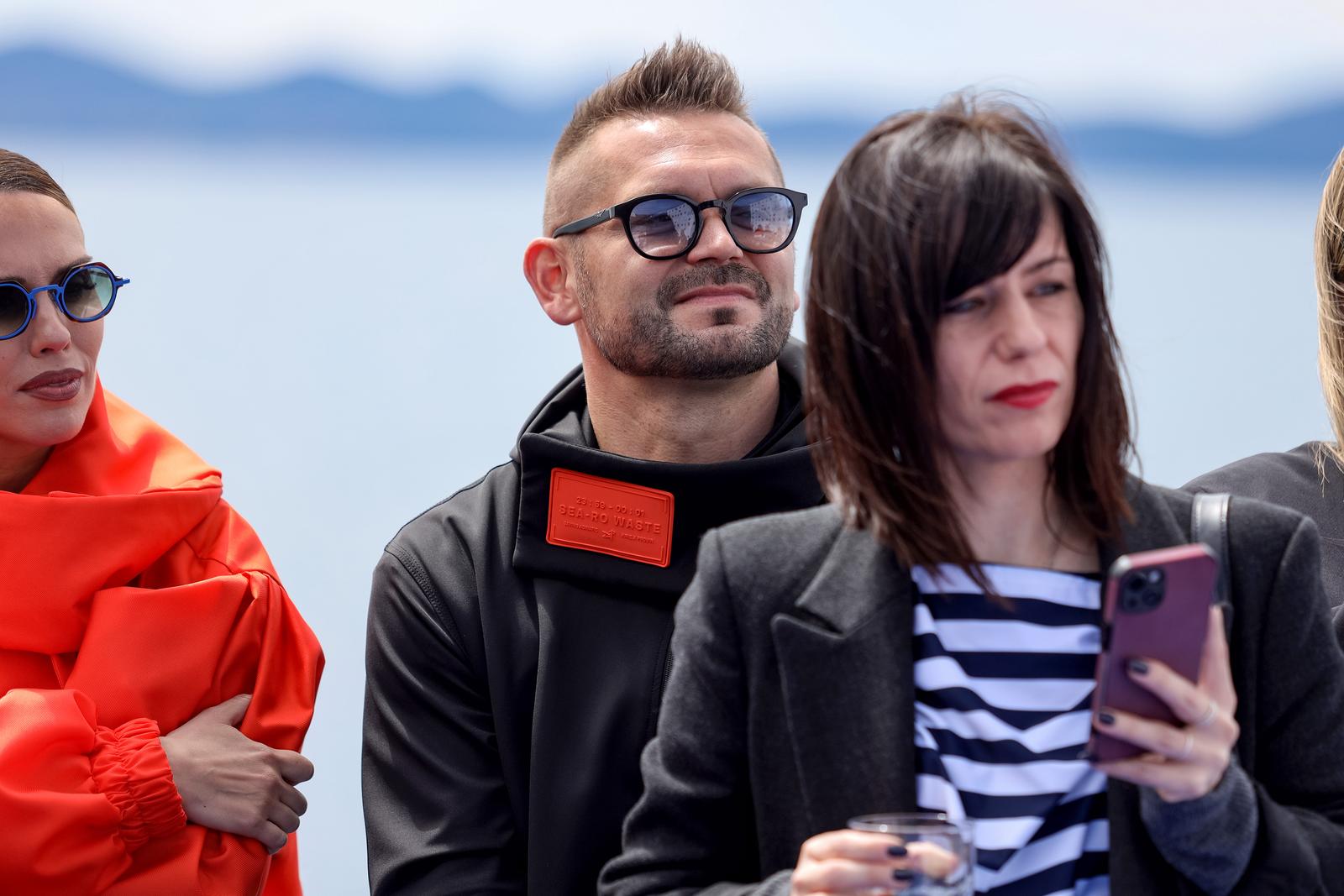 Ekološka manifestacija “Uz more, za more: zelena misija za održivu budućnost Hrvatske” održala se danas na plivarici Škoda koja je jutros u 11 sati isplovila iz zadarske luke Gaženica prema Ugljanu gdje će se provela akcija izvlačenja odbačenih ribarskih Ekološka manifestacija “Uz more, za more: zelena misija za održivu budućnost Hrvatske” održala se danas na plivarici Škoda koja je jutros u 11 sati isplovila iz zadarske luke Gaženica prema Ugljanu gdje će se provela akcija izvlačenja odbačenih ribarskih