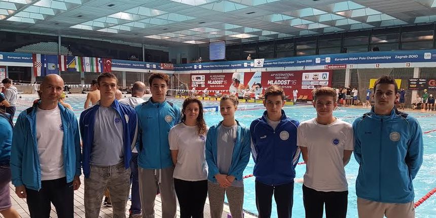 Image 380549 (auto) Image 380549 (auto)