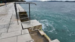 Nakon juga ostala oštećenja na zadarskoj rivi. Foto: Dino Stanin/PIXSELL