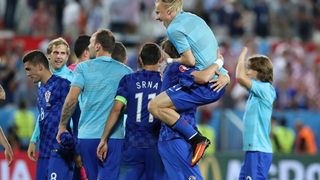 Velika fešta hrvatskih nogometaša i navijača u Bordeauxu nakon pobjede nad Španjolskom 2-1. Photo: PIXSELL Velika fešta hrvatskih nogometaša i navijača u Bordeauxu nakon pobjede nad Španjolskom 2-1. Photo: PIXSELL