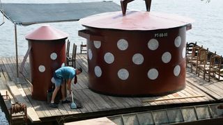 Uskoci: Dok plovimo na splavi, boravimo u loncima – otac i tri sina vlasnici zanimljivog plovila Uskoci: Dok plovimo na splavi, boravimo u loncima – otac i tri sina vlasnici zanimljivog plovila