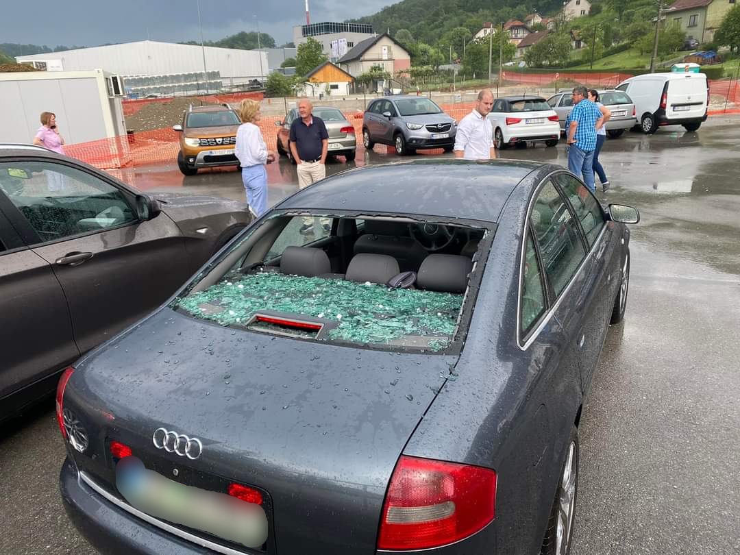 Pogledajte posljedice olujnog nevremena koje je zahvatilo pet županija Pogledajte posljedice olujnog nevremena koje je zahvatilo pet županija