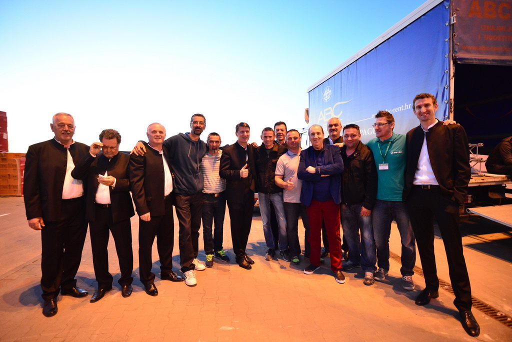 Otvorenje Peveca uz Mladena Grdovića i Klapu Intrade Otvorenje Peveca uz Mladena Grdovića i Klapu Intrade