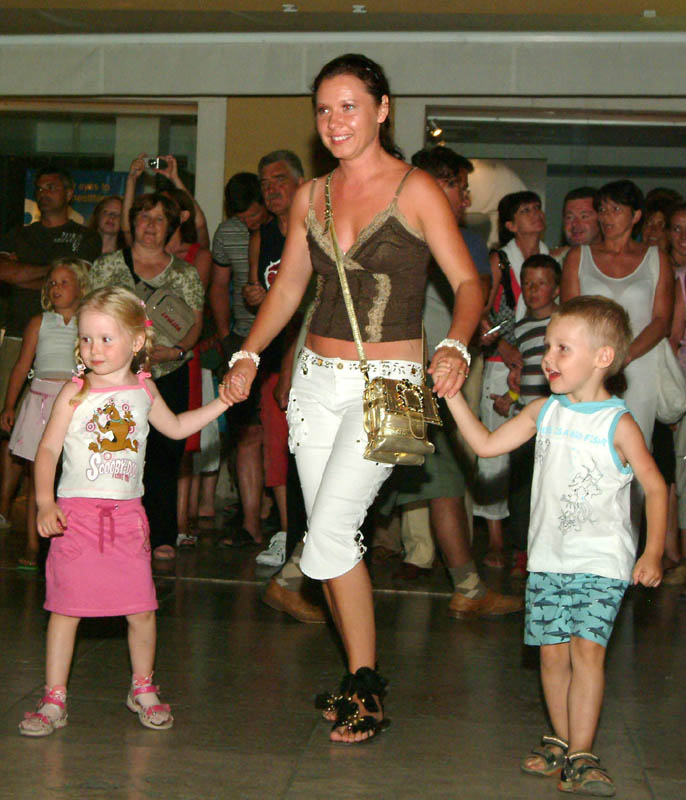 Pet Tambura na Narodnom trgu