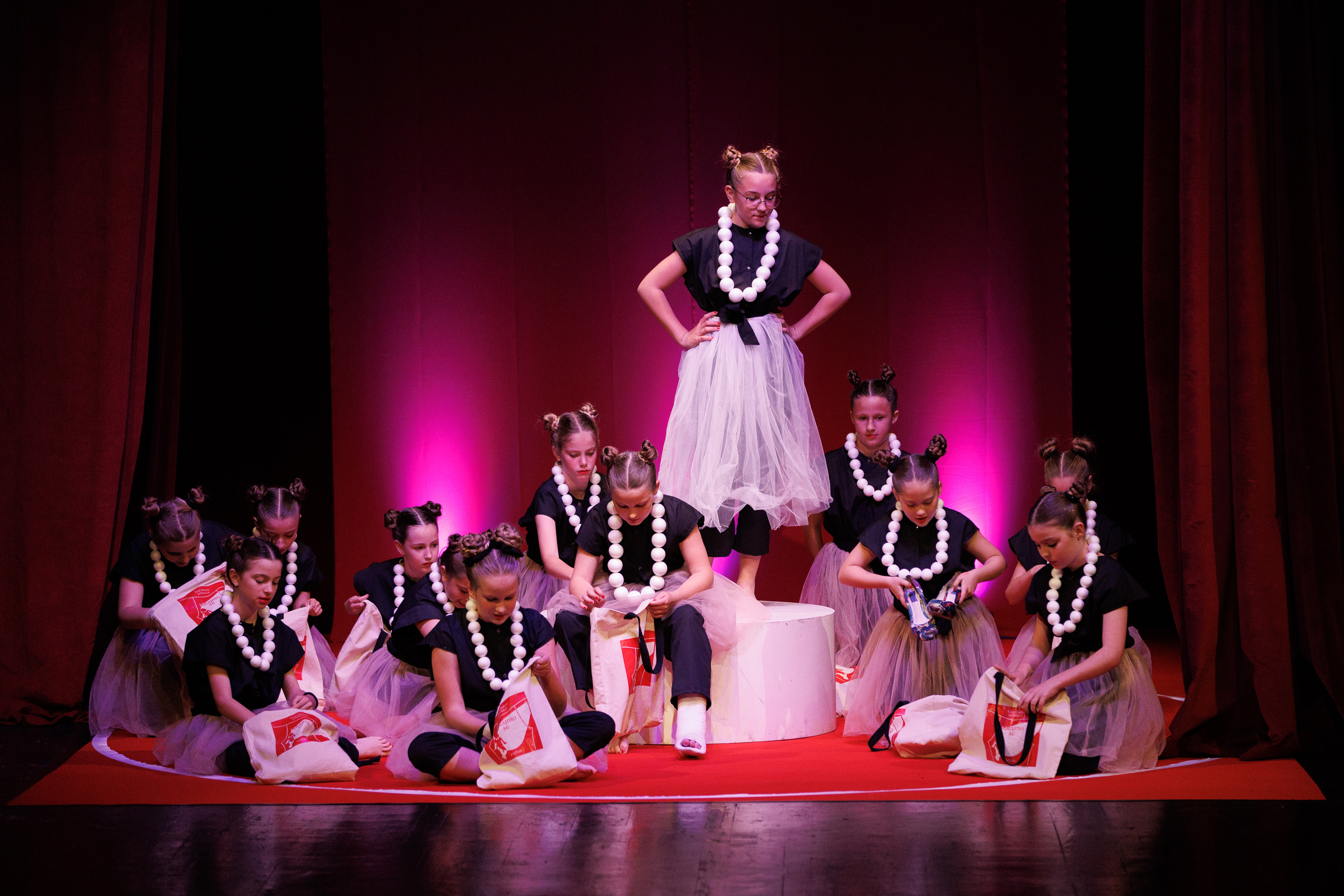 Igrajmo se: Zabranjeno mlađima od 15 strana A