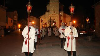 Koncertom bratovštine Presvetog oltarskog sakramenta župe Marijina Uznesenja iz Jelse na otoku Hvaru, obilježene su pjesme Velikog tjedna i procesija Za Križen, Foto: Dino Stanin/PIXSELL