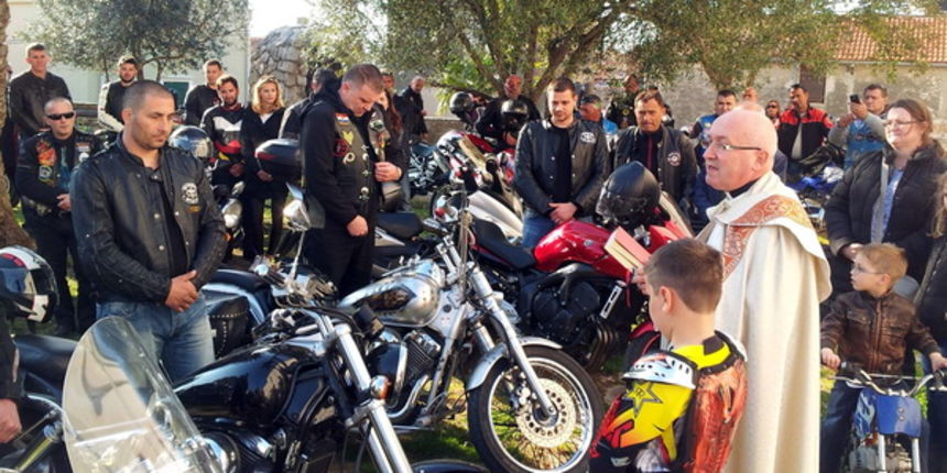 Blagoslov motora MK “Duhovi” u Biogradu na Moru Blagoslov motora MK “Duhovi” u Biogradu na Moru