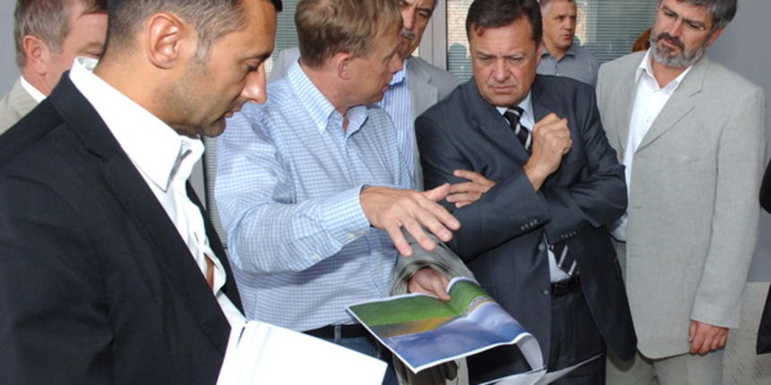 Zadar, 110909.
Dvorana Kresimir Cosic na Visnjiku.
Danas je Zoran Jankovic gradonacelnik Ljubljane sa svojim pomocnicima iz Gradske uprave posjetio zadarsku dvoranu Kresimir Cosic na Visnjiku.
 U Ljubljani se takodjer gradi nova dvorana, a ova zadarska im