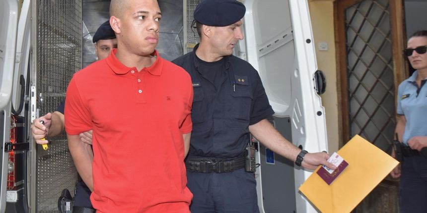 Na Županijski sud priveden osumnjičeni za ubojstvo britanskog državljanina na Zrću Na Županijski sud priveden osumnjičeni za ubojstvo britanskog državljanina na Zrću