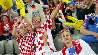 Fantastična atmosfera u Areni: dobro raspoloženi navijači ‘nose’ naše igrače protiv Norveške Fantastična atmosfera u Areni: dobro raspoloženi navijači ‘nose’ naše igrače protiv Norveške