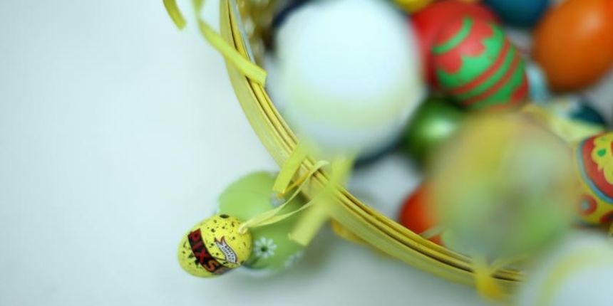 Dekoriran uskrsni stol s cestitkom fotoagencije PIXSELL. Photo: Sanjin Strukic/PIXSELL