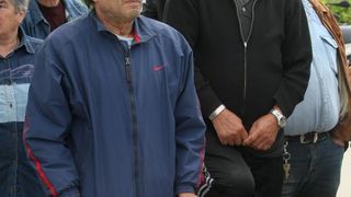 Ispred zgrade Općine Vir održan je prosvjed mještana i udruge Vir bez podjela na kojem su okupljeni izrazili svoje nezadovoljstvo politikom aktualne vlasti.  Photo: Dino Stanin/PIXSELL