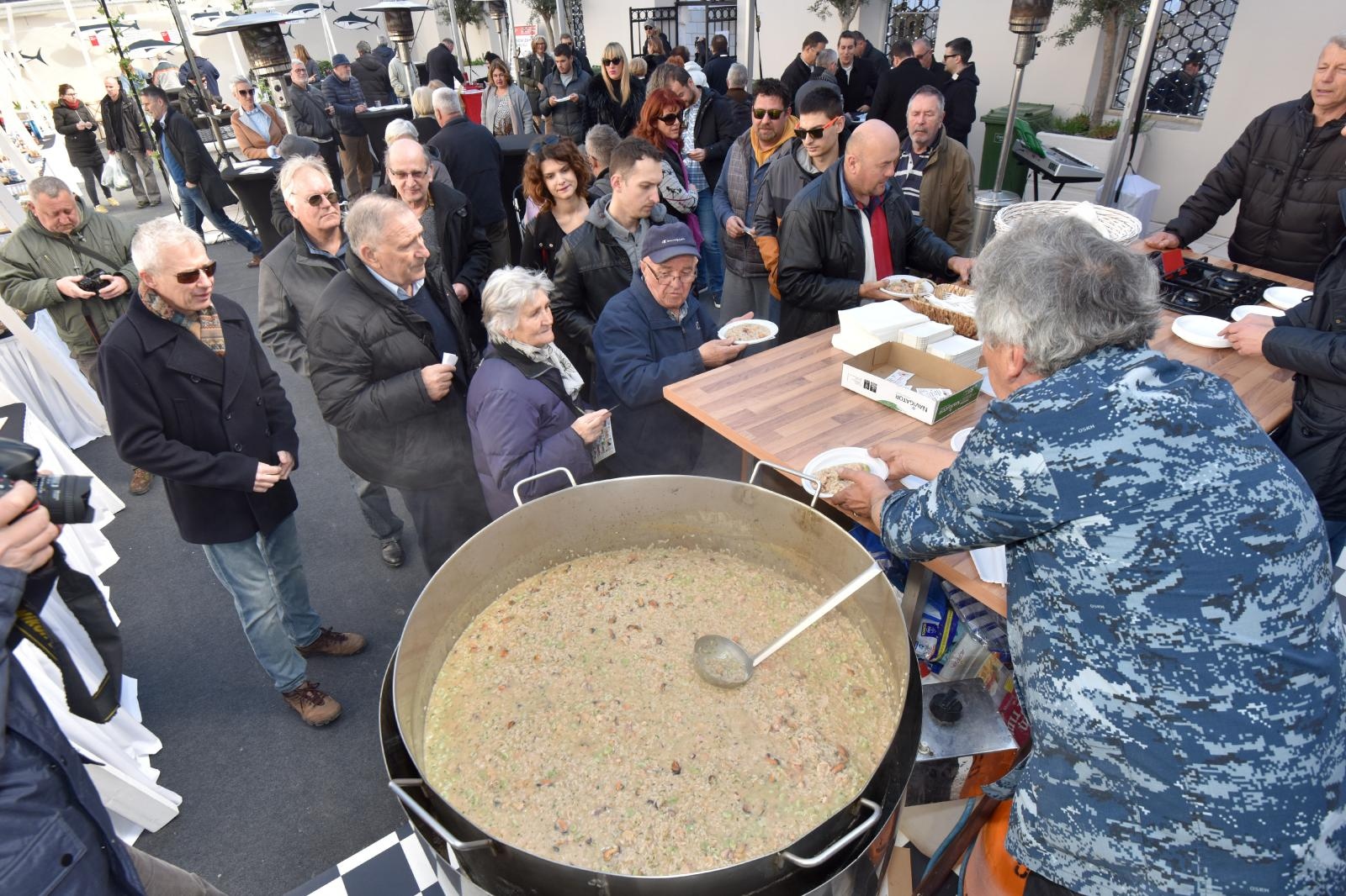 Priprema rižota s plodovima mora u sklopu Tuna, Sushi & Wine Festivala Priprema rižota s plodovima mora u sklopu Tuna, Sushi & Wine Festivala