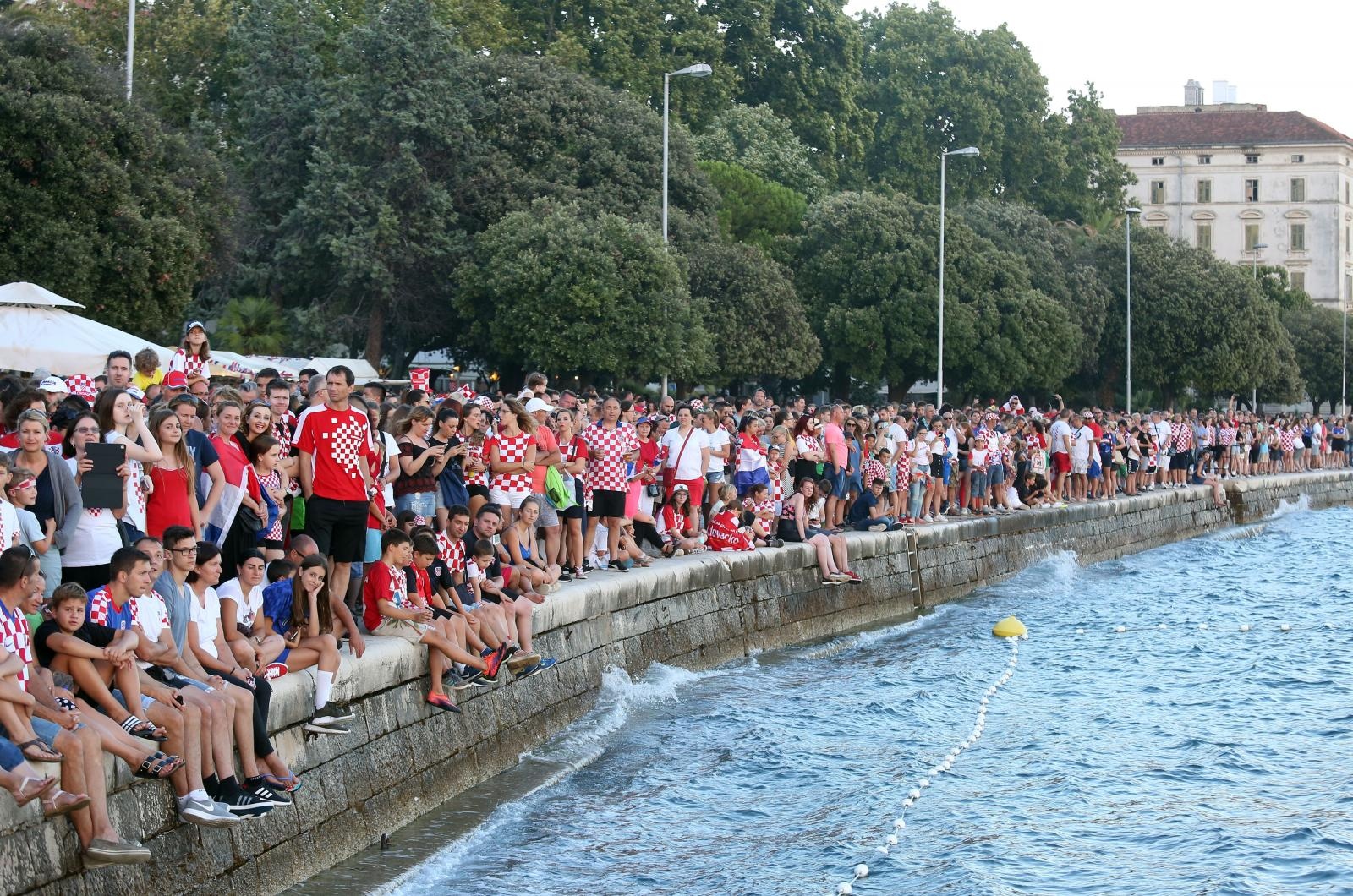 Svečani doček zadarskih Vatrenih: Jedrenjakom Branimir plovili od Gradskog mosta do gata na zadarskoj rivi