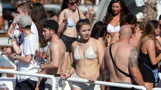 Zrće: Prvi dan Hideout festivala privukao nekoliko tisuća turista, Photo: Dalibor Urukalovic/PIXSELL Zrće: Prvi dan Hideout festivala privukao nekoliko tisuća turista, Photo: Dalibor Urukalovic/PIXSELL