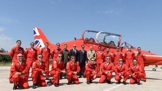 Akrobatska skupina “Red Arrows” Royal Air Forcea u posjeti Zračnoj bazi u Zemuniku Akrobatska skupina “Red Arrows” Royal Air Forcea u posjeti Zračnoj bazi u Zemuniku