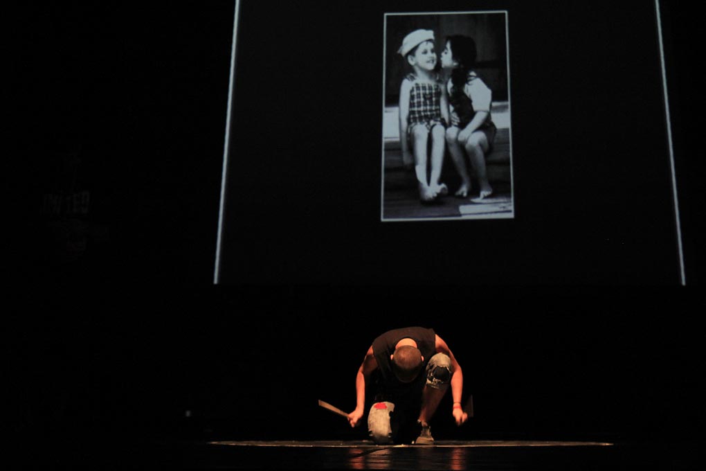 U suradnji HNK Zadar i Kazališne udruge “Igrajmo se” premijerno je izvedena predstava “Sasvim sam popubertetio” u režiji Žane Bumber. foto: Iva Perinčić U suradnji HNK Zadar i Kazališne udruge “Igrajmo se” premijerno je izvedena predstava “Sasvim sam popubertetio” u režiji Žane Bumber. foto: Iva Perinčić