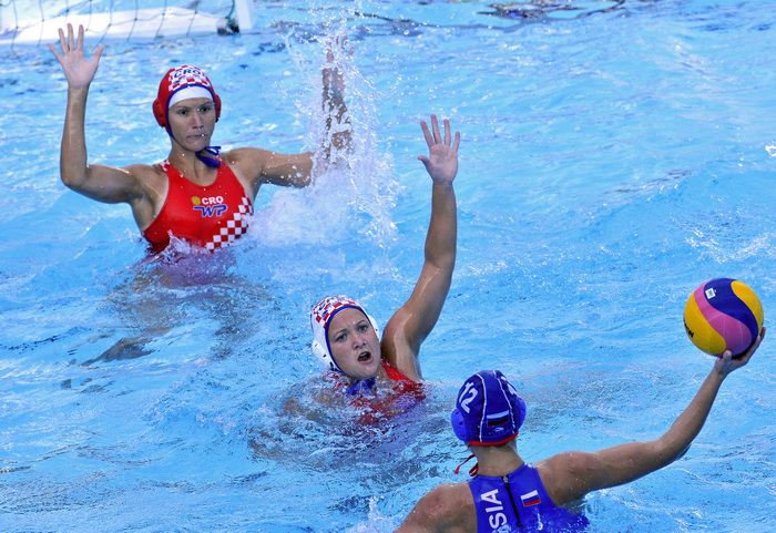 Zagreb, 310810.
Bazen Mladosti, Jarunska 5.
Utakmica zenskog vaterpola u sklopu Europskog prvenstva, izmedju Hrvatske i Rusije.
Na slici: Yulia Gaufler (Rusija) puca na gol.
Foto: Boris Kovacev / CROPIX Zagreb, 310810.
Bazen Mladosti, Jarunska 5.
Utakmica zenskog vaterpola u sklopu Europskog prvenstva, izmedju Hrvatske i Rusije.
Na slici: Yulia Gaufler (Rusija) puca na gol.
Foto: Boris Kovacev / CROPIX