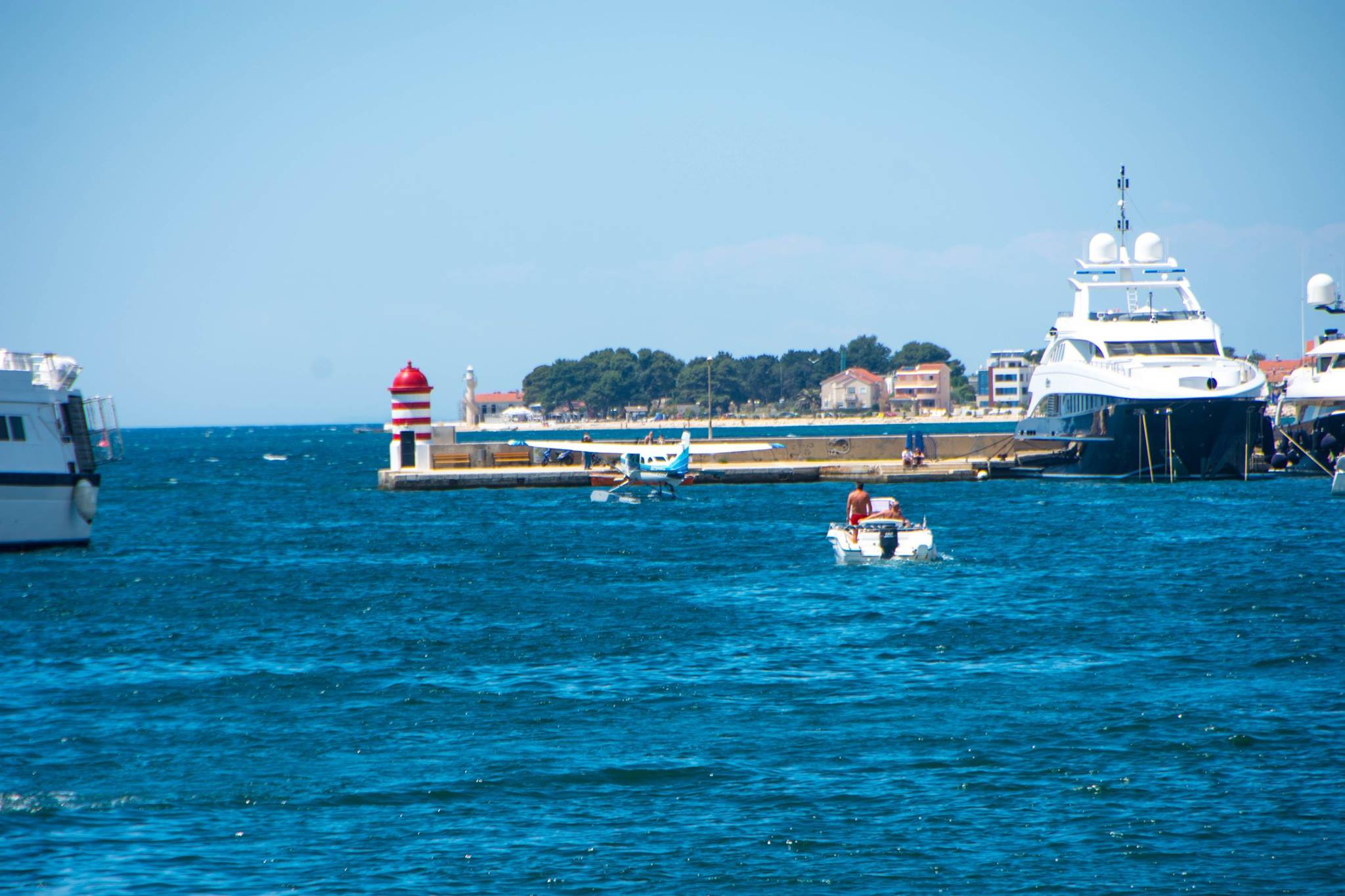 Hidroavion iz Trsta sletio ispred zadarske luke Hidroavion iz Trsta sletio ispred zadarske luke