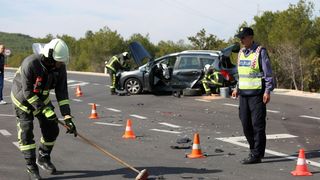 Dvoje ozlijeđenih u sudaru dva automobila na vodičkoj obilaznici, intervenirali i vatrogasci Dvoje ozlijeđenih u sudaru dva automobila na vodičkoj obilaznici, intervenirali i vatrogasci