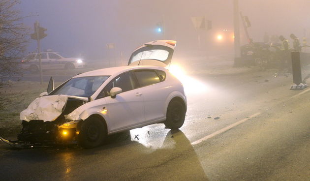 Zagreb, 010113.
Prometna nesreca  na cvoru Buzin. U nesreci su sudjelovala dva osobna automobila, a smrtno su stradale tri osobe.
Foto: Srdjan Vrancic  / CROPIX