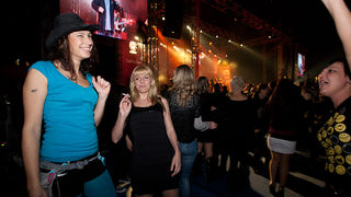 Karlovacko live: Halid Beslic i Crvena jabuka u dvorani Kresimir Cosic u Zadru, Foto: Leo Banic Karlovacko live: Halid Beslic i Crvena jabuka u dvorani Kresimir Cosic u Zadru, Foto: Leo Banic